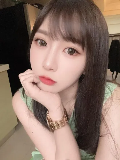 Photo next profile Xie Mina