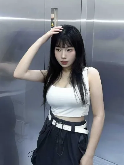 Photo next profile Jiang Ling-Yue