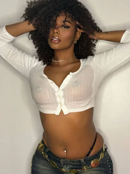 Zurisai, female escort in Hong Kong