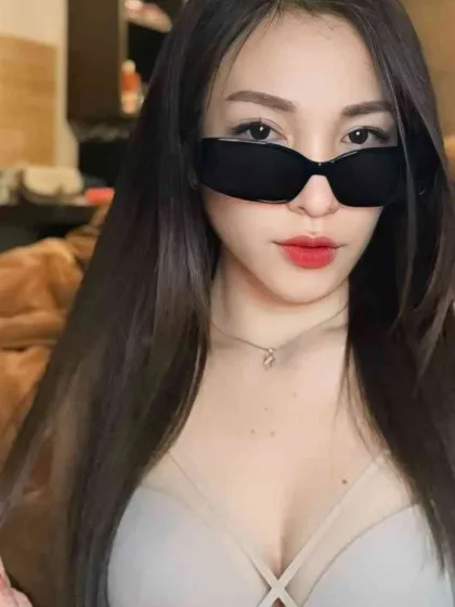 Zhou An, female escort in Hong Kong