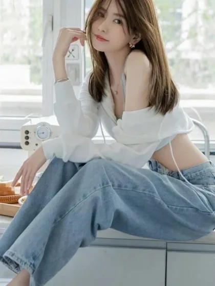 Zhou Liya, female escort in Hong Kong