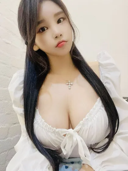 Velaria, female escort in Hong Kong