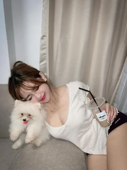 Photo next profile Huang Na