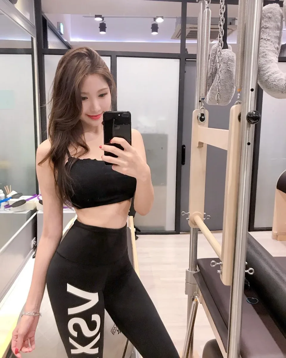 Song Fang-Suyin, Hong Kong profile photo 3