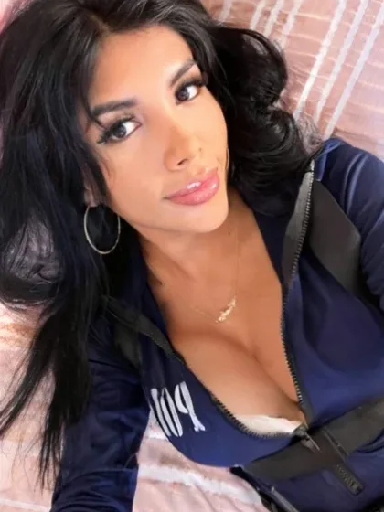 Peng Nari, shemale escort in Hong Kong