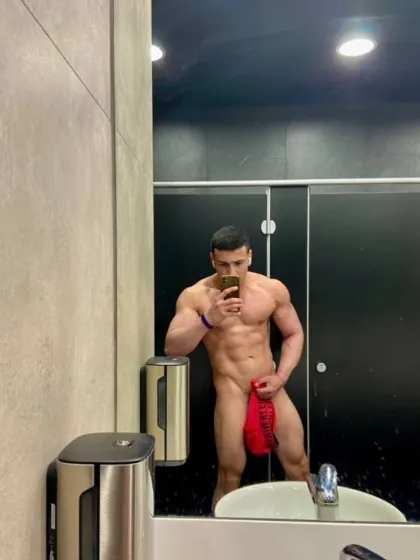 Zheng Peng-Cheng, male escort in Hong Kong, recommendation photo 2