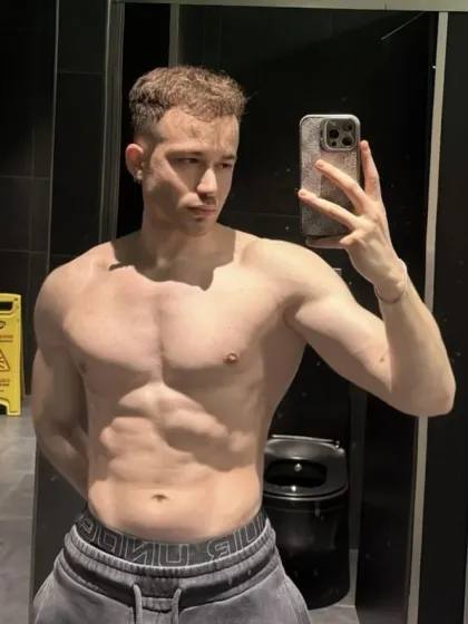 Guo Dong, male escort in Hong Kong