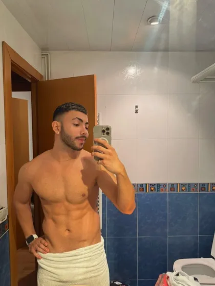 Feng Star, male escort in Hong Kong, recommendation photo 2