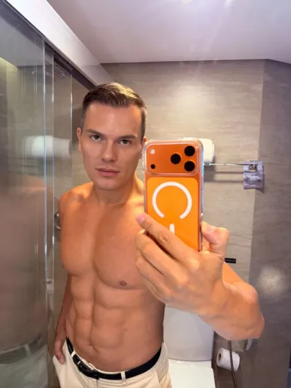 He Tian-Shen, male escort in Hong Kong, recommendation photo 1
