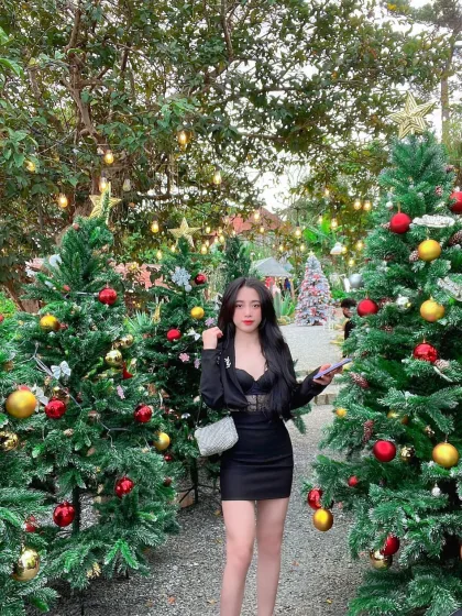 Luo Ailin, female escort in Hong Kong