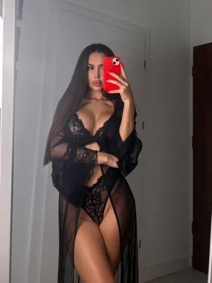 Li Suyin, female escort in Hong Kong