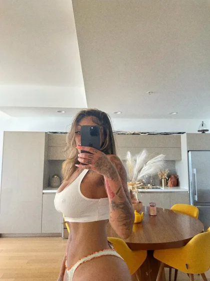 Rumilumi, female escort in Hong Kong