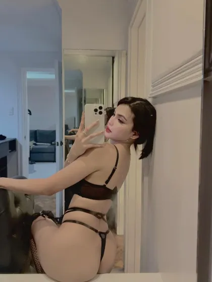 Huang Miao-Xiu, female escort in Hong Kong