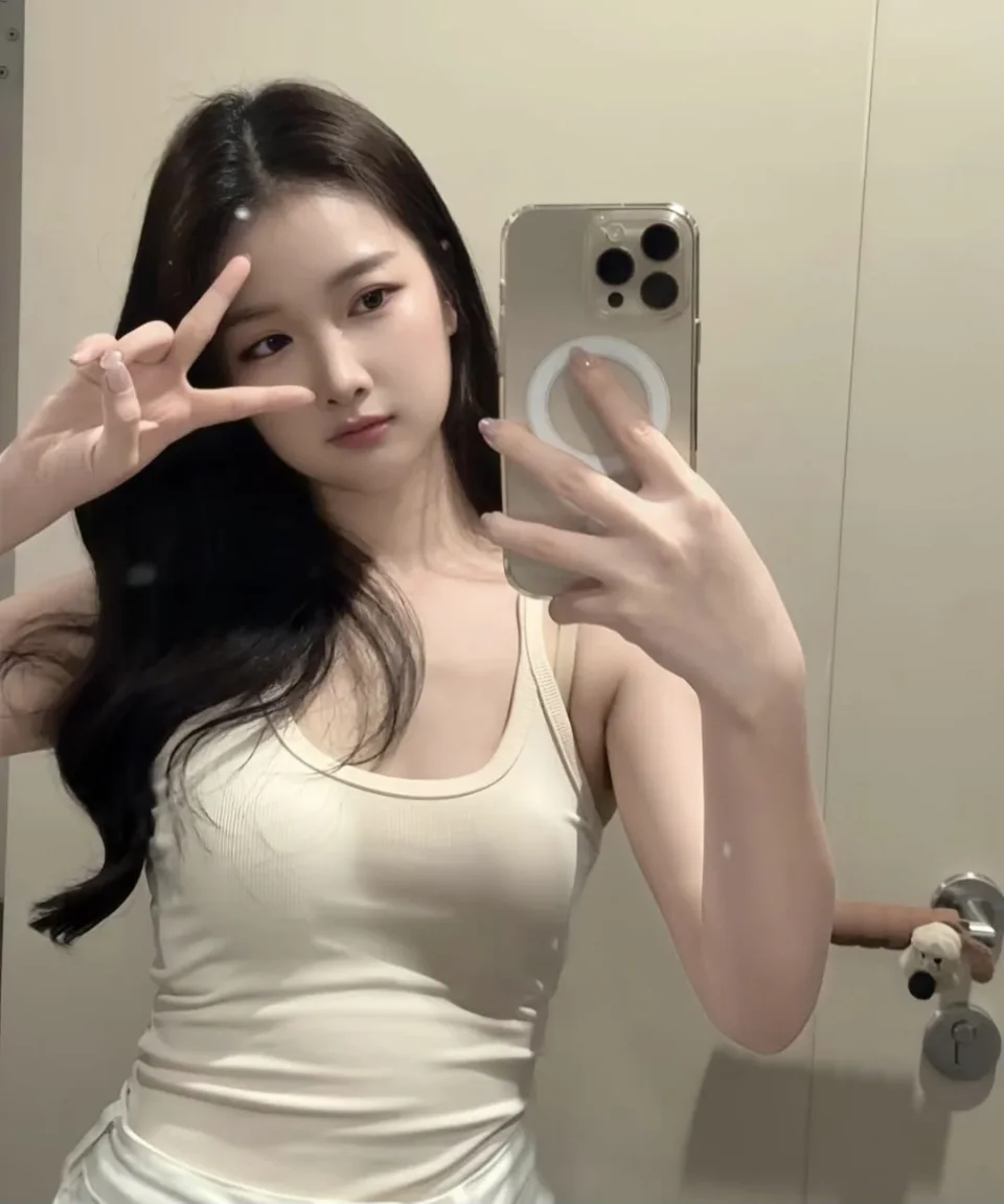 Hu Fei-Ailin, Hong Kong profile photo 1