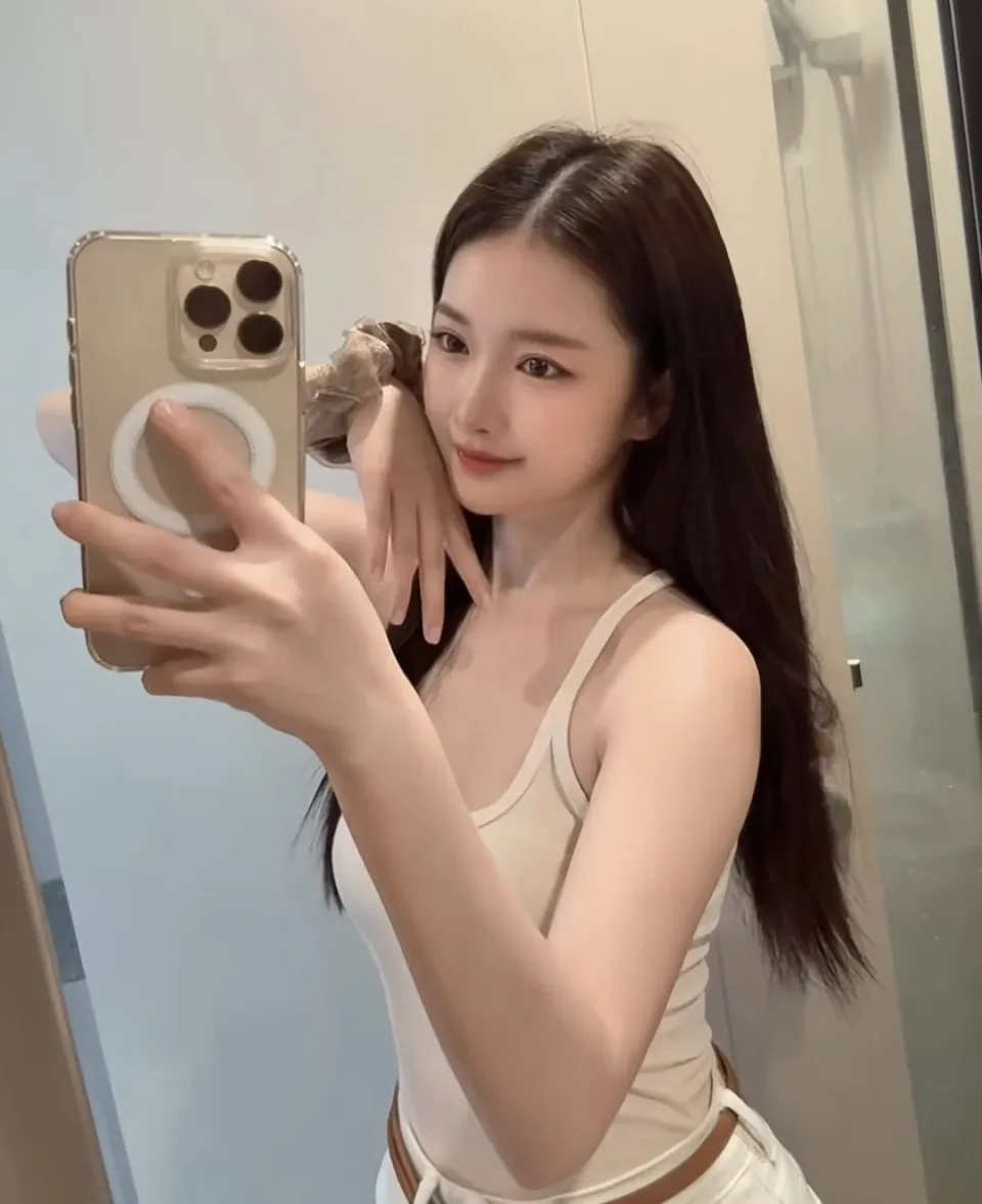 Hu Fei-Ailin, Hong Kong profile photo 3